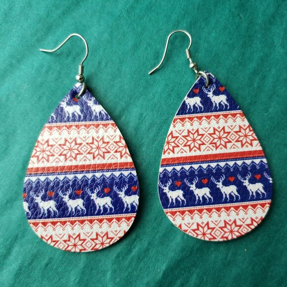 Jewelry - 2/10$ NWOT Imitation leather weather sweater pattern earrings